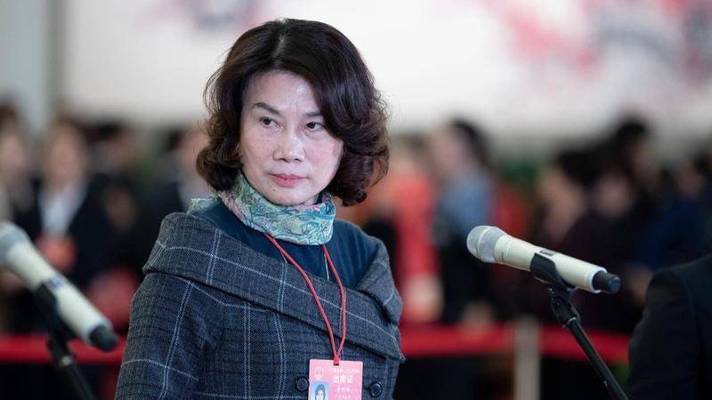 格力“女王”愿禅位，靖东踩雷后继者谁？