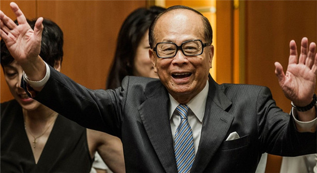 95岁李嘉诚不服老，重仓中国重新瞄准“青春酶”，他嗅到什么