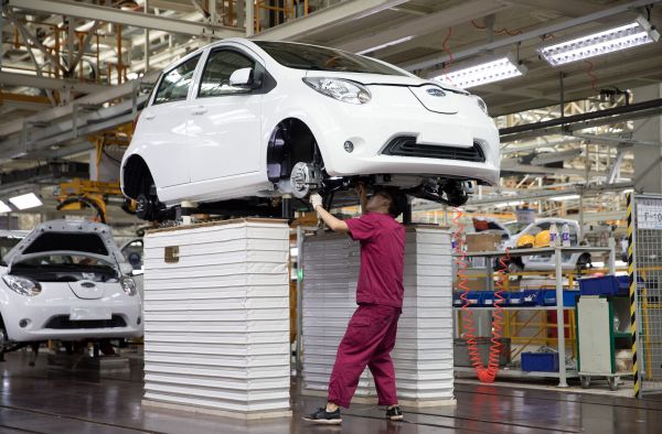美媒：中国汽车销量同比连跌三月 新能源车销量逆势猛增