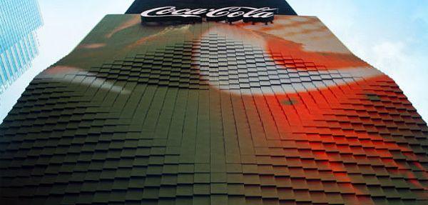 可口可乐在时代广场打造3D机器人广告牌