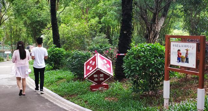 文明龙岗·记者观察 | 公益广告成风景，设置细节待优化