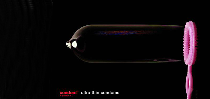 电梯的避孕套广告惹争议：比文盲更可怕的，是性盲