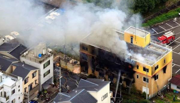 日本京都动画大火“十二时辰”：心痛、疑惑、负重前行