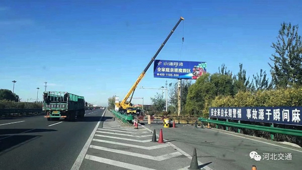 提前半年实现干线公路沿线广告设施“清零”3