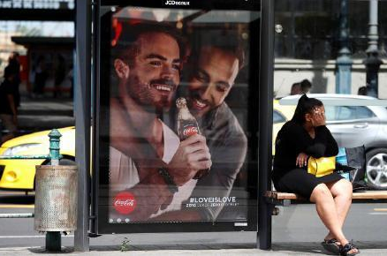 可口可乐同性主题广告遭保守派强烈抵制，价值观营销该怎么做