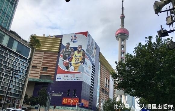 现场直击：NBA中国赛巨幅广告被撤下