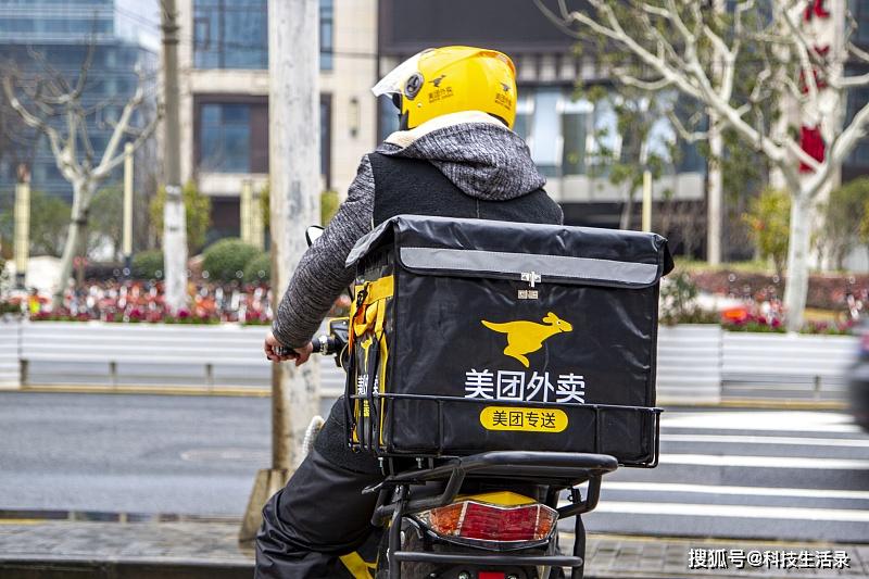 年年亏损的美团首年盈利，不料阿里又出“组合拳”