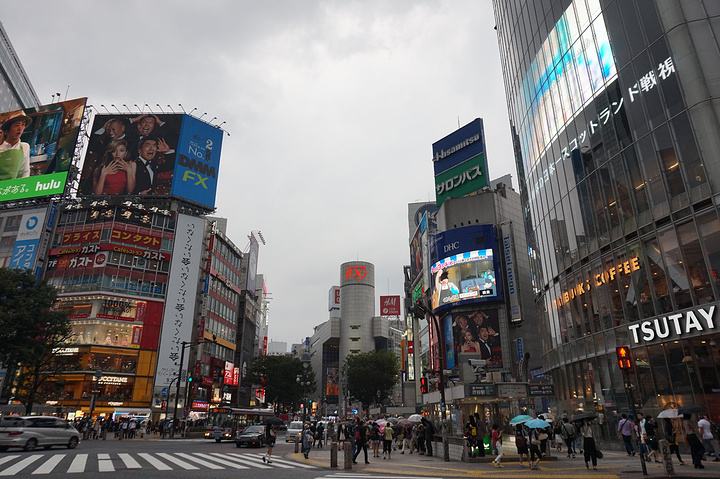 <b>受疫情影响：日本广告业深受打击，东京涩谷站前广告消失</b>