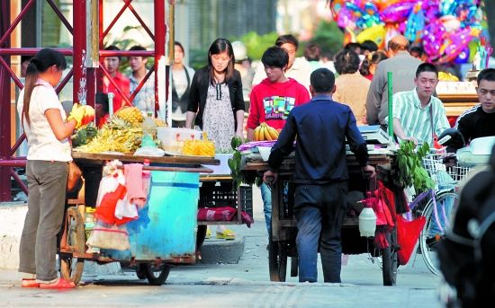 互联网巨头们的地摊争夺战