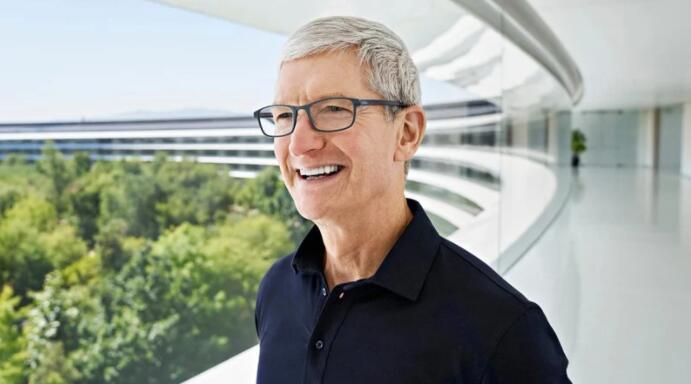 专访苹果CEO库克：等不及让员工重返办公室