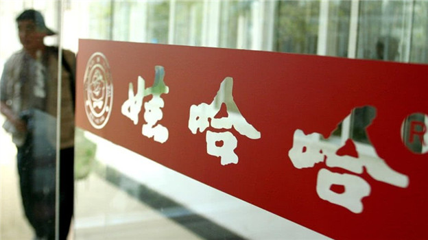 宗庆后迟到，张近东退场：谁来拯救衰落的巨头？