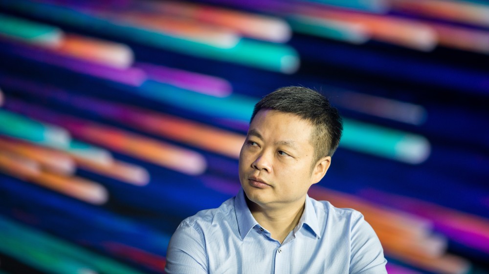 马斯克沉默，何小鹏落泪