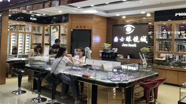顾客喊贵，商家喊难，一副眼镜的钱究竟是谁赚了？