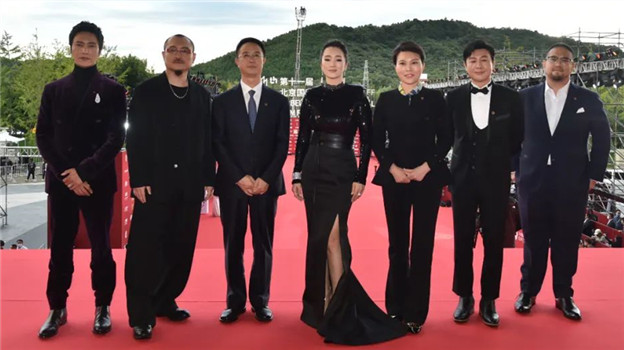 第十一届北京国际电影节红毯开启，多部重量级影片剧组亮相