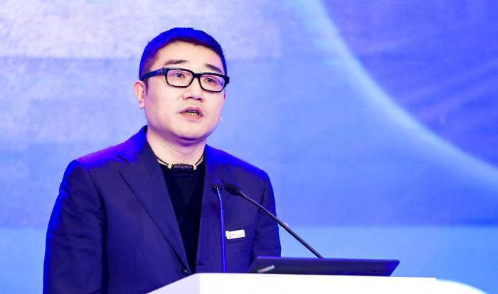刘强东卸任京东集团CEO，总裁徐雷接任
