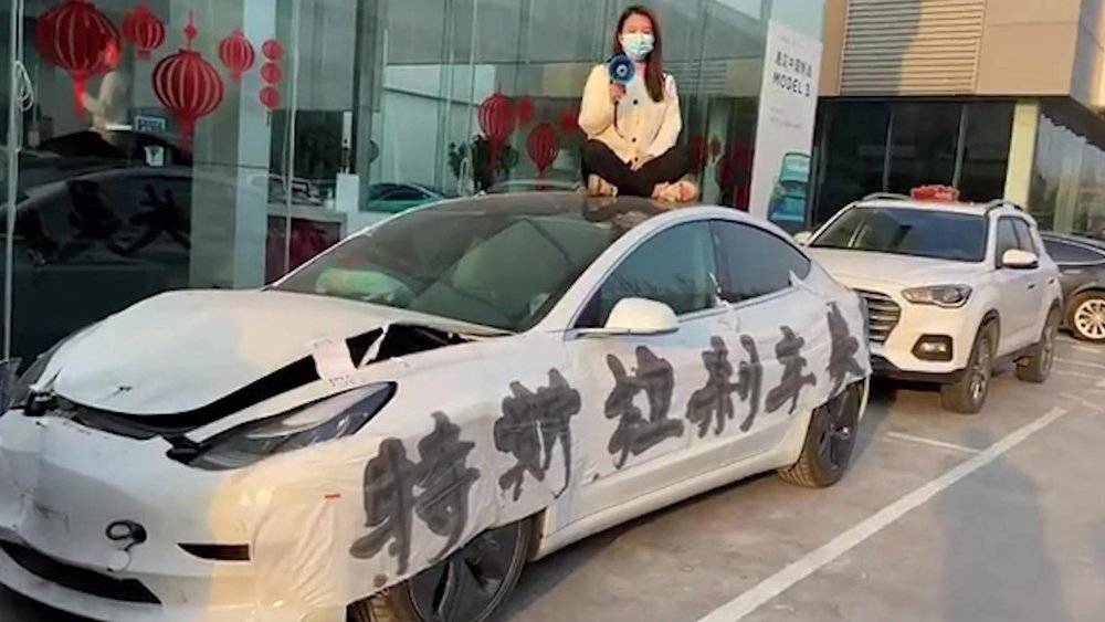 谁在捏造特斯拉刹车门