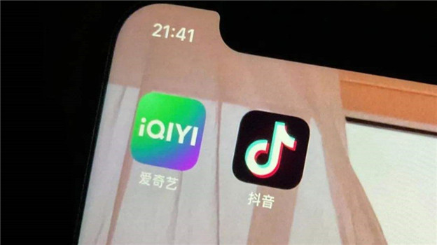 长视频和短视频，“藏着刀子”去握手言和