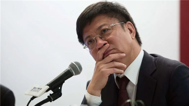 牌桌上，只剩一个孙宏斌