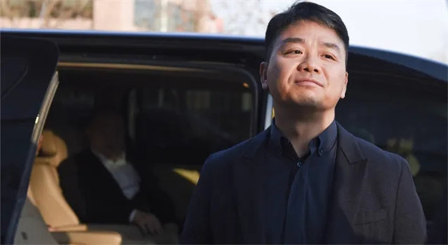 东哥回归许冉上任，京东站在十字路口