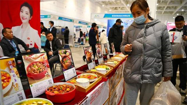 被外卖喂养大的一代人，开始吃预制菜了