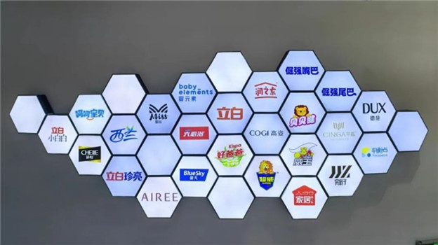 37岁，他正式接班立白