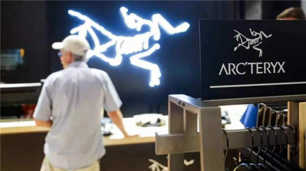 安踏养大的“招财鸟”，还差一个IPO