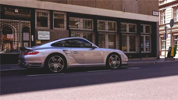 保时捷，该醒醒了