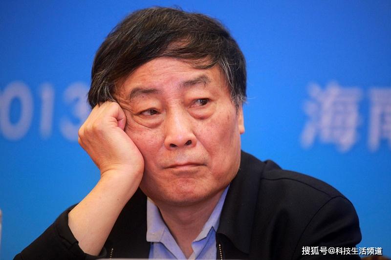 75岁宗庆后在5年营收跌310亿后,和对手马云握手拥抱电商?